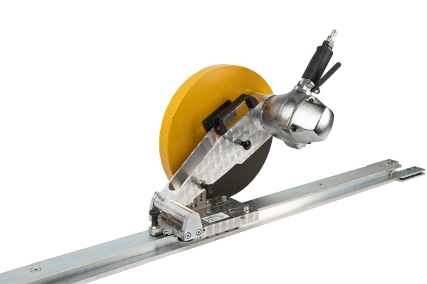 Máquina para cortar paneles de tubos - Neumático 