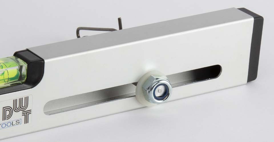 Stepless bolt distance